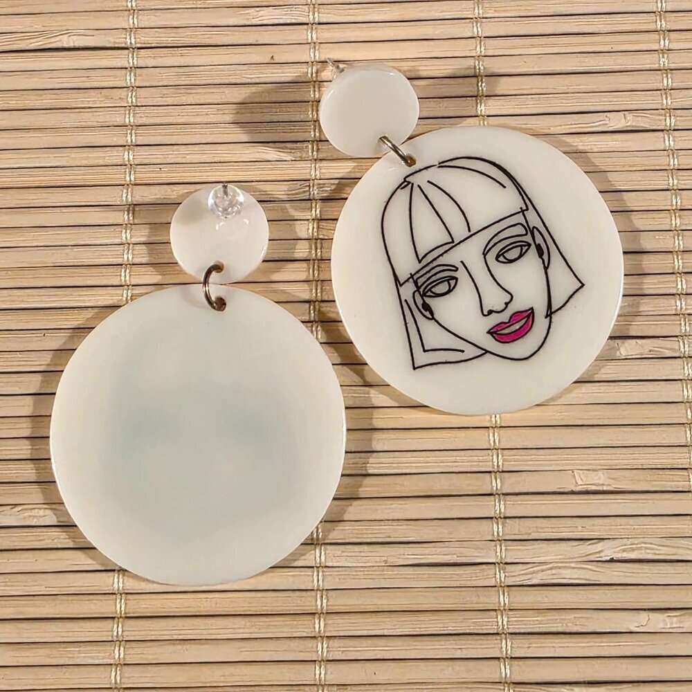 Retro 80s Style Artsy Woman Red LIps Face Vintage Lucite Pendant Dangle earrings - Picture 7 of 8